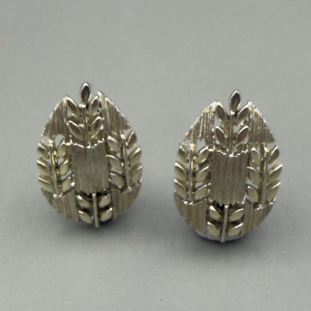 Lisner Gold Tone Leaf Clip On Earrings Vintage Textured Botanical Mid Century